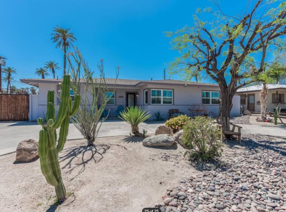 The Pink Cactus - Desert Retreat - Luxe Pool, Golf & Game Room Indio Exteriör bild