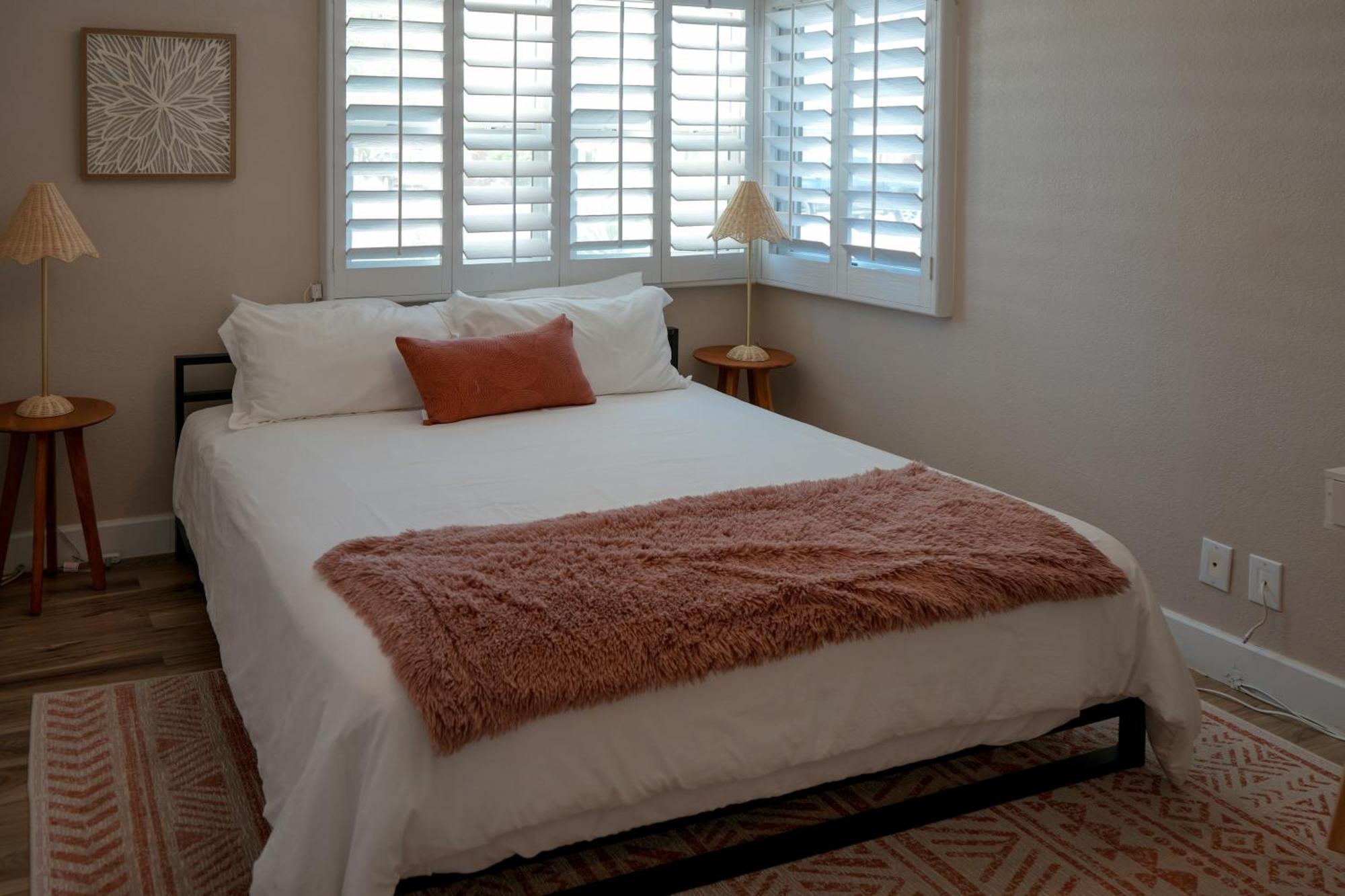 The Pink Cactus - Desert Retreat - Luxe Pool, Golf & Game Room Indio Exteriör bild